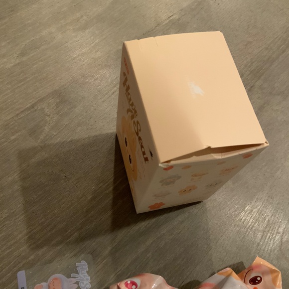 SEALED Authentic HAVE A SEAT VINYL PLUSH BLIND BOX - Purple Zizi Labubu - Picture 3 of 3